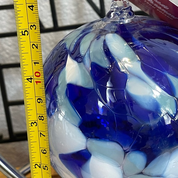 Zorza handmade glass ornament with hanger - Picture 6 of 10